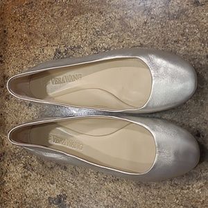 Vera Wang Metallic Silver Flats size 8